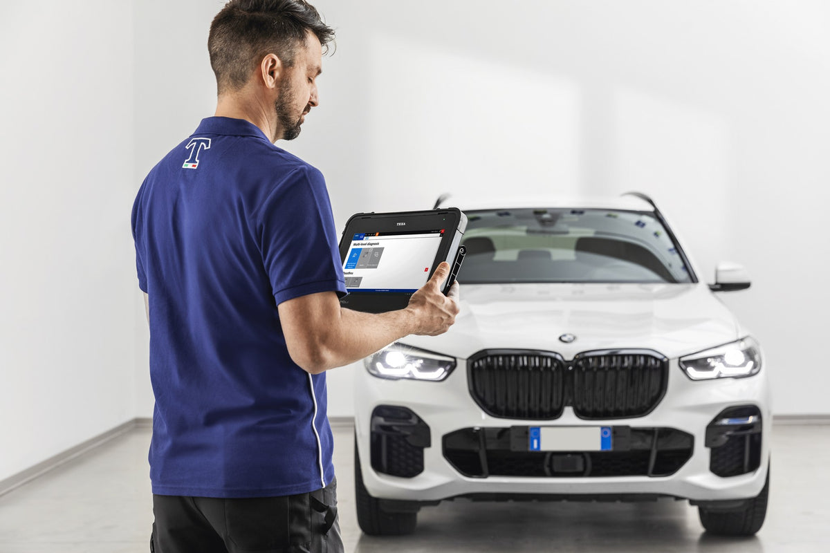 TEXA AXONE Nemo Plus - Standalone Tablet in use
