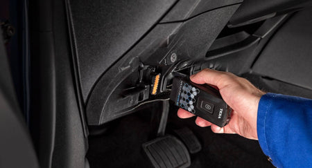 TEXA Navigator Nano S 2 - Standalone VCI in use